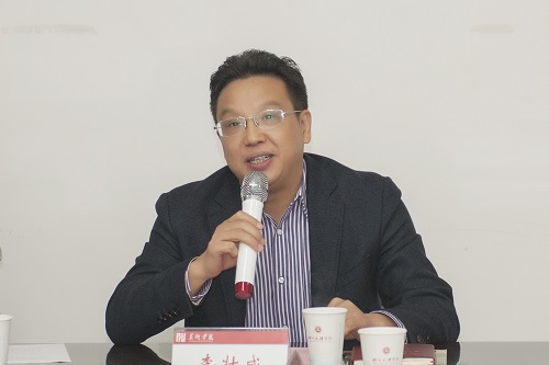 1510308104118767.jpg 谈球吧副董事长李壮成教授.jpg